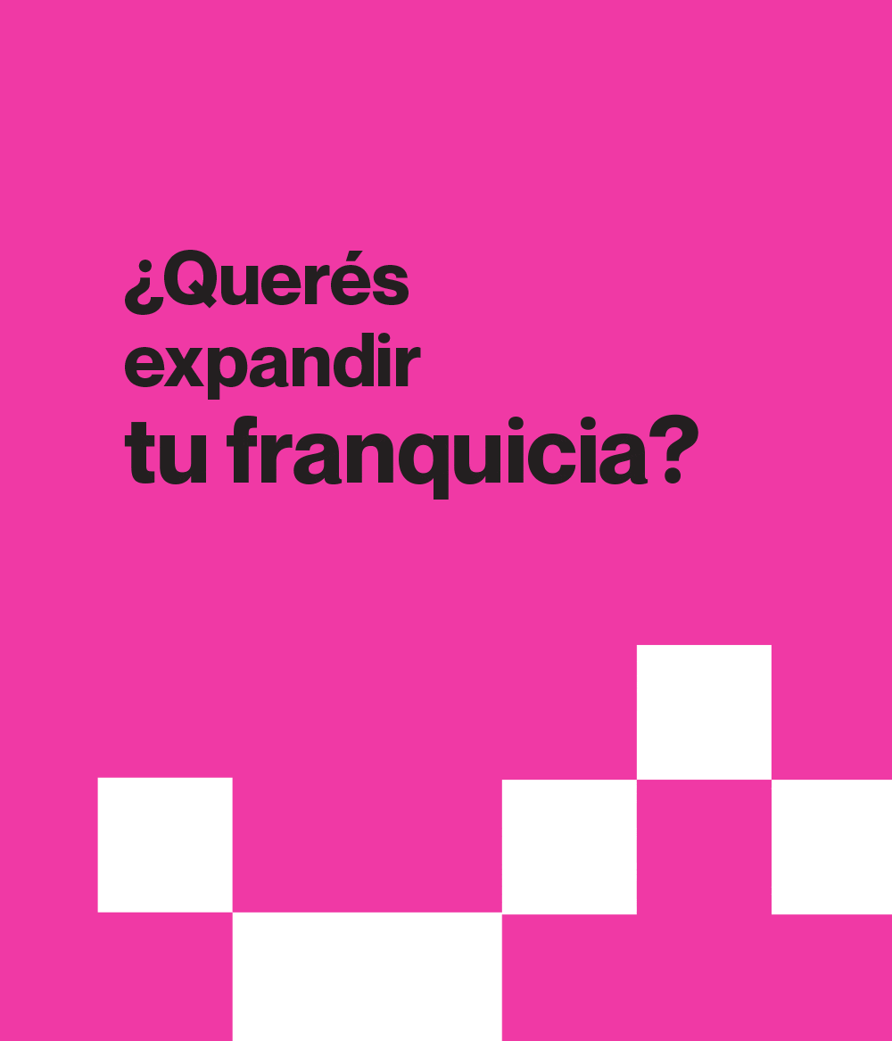 Web-AAMF-240-X-280---B-2-1 (1) Promotional pink banner asking in Spanish, '¿Querés expandir tu franquicia?' with white checker blocks at the bottom.